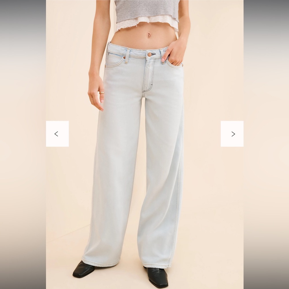 Wrangler Worldwide 661 High Rise Wide Leg Light Wash Blue Denim Size 26 NWT